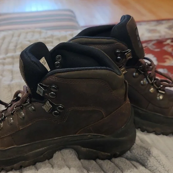Women's Timberland Hiking Boots - Picture 5 of 9